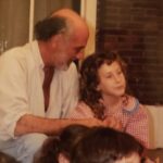 Ana Pauls Instagram - Feliz cumple Papirou Me doy cuenta de que no estás presente en mi Instagram y hoy en día es mi álbum de recuerdos así que quiero homenajearte acá. Toda la vida sufrí porque tenía un padre viejo. Me tuviste a los 54 años así que la amenaza de tu muerte siempre estuvo presente. Qué bronca me daba que mi hermano mayor siempre te fuera a tener por 30 años mas que yo. Pero entender que no fuiste el mismo padre a los 24 que a los 54 me cambio la perspectiva. La calidad de nuestros años compartidos no se comparan con ninguna cantidad mayor. Me diste una vida hermosa y fue gracias a tu edad y experiencia de vida. Aunque lamento que no pueda seguir creciendo con vos y que no conozcas a Bendi sé que se aman a través de los planos. Porque te reconoce en las fotos sin haberte visto. Gracias por los tremendos hermanos que me diste a los que amo con locura. Gracias por ser tan lindo ejemplo sin querer serlo. Gracias por tu presencia cuando estabas vivo y cuando no también. Gracias por nuestras infinitas vacaciones juntos. Y mas allá de las palabras eternas de agradecimiento que nunca van a ser suficientes te celebro bailando con Bendi todos los días. Disfrutando la existencia aunque a veces sea más difícil y me olvide de lo que realmente importa. Vos me lo recordas. Te honro siendo feliz. Te amamos para siempre