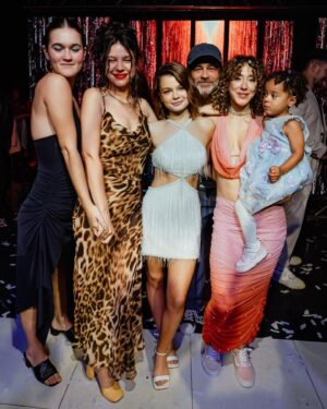 Ana Pauls Instagram - Qué fiestón del amor Munor! Qué alegría celebrarte y deleitarnos con tu talento y dedicación. Gracias por elegirnos como familia. Felices y agradecidas de venir a festejar tu vida con vos. Lo mejor está por venir. Te amamos mucho primi ❤️