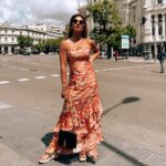 Ana Rita Clara Instagram - 𝙨𝙤𝙣𝙧í𝙚 𝙖 𝙡𝙖 𝙫𝙞𝙙𝙖, 𝙡𝙖 𝙫𝙞𝙙𝙖 𝙩𝙚 𝙨𝙤𝙣𝙧í𝙚 Hola Madrid 🇪🇸 Sempre tão bom regressar. Daquelas cidades em que vivia facilmente e que já sinto que conheço. A aproveitar o feriado, este dia tão importante e também celebrado por aqui. Que sejamos gratos pelo que temos e que vivamos na distinção entre trabalhar para viver e viver para trabalhar. Um bom feriado para todos 😘 - Passear pela Gran Via - Plaza de Cibelles - Museu do Prado - Restaurante @amazonico.madrid - Uma das “bodegas” mais antigas da cidade no bairro cool da Chueca • • O look vestido lindo @guess @companhiasolucoes #ARC #Madrid #travel