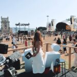 Ana Rita Clara Instagram - 𝙈𝙪𝙨𝙞𝙘 𝙡𝙤𝙫𝙚𝙧 @𝙛𝙣𝙖𝙘𝙡𝙞𝙫𝙚 Só para partilhar convosco mais alguns momentos da emissão de ontem na @tvificcao e que se tornou algo de muito especial no @fnacliveportugal 😊 Confesso que já tinha muitas saudades dos diretos, de apresentar festivais de verão e de sentir toda esta vibração incrível! Um orgulho e um gosto fazer parte desta equipa maravilhosa! Obrigada! Sem vocês estas 10 horas de emissão em direto não teriam sido tão perfeitas! Muito obrigada e muitos parabéns pelo sucesso @fnacliveportugal, @inescondeco, todas as equipas, todos os artistas e convidados que estiveram connosco nestas horas de partilha e de cultura. Não falta talento e vontade de vibrar com concertos e arte no nosso País! E a @tvificcao estará sempre onde a cultura e a proximidade com todos vocês pede! Grata por todos aqueles que nos acompanharam nesta emissão! E para o ano há mais!😊 Quem viu?😊 Styling @danielbaptistaribeiro Look @isabelferreiraconceptstore Jewelry @cincostore Shoes: @aldo_shoes • • #ARC #FnacLive #TVIFiccao #live #festival #music #culture #Tvhost #specialemission