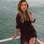 Ana Rita Clara Instagram - “𝙉ã𝙤 𝙩𝙚 𝙚𝙨𝙦𝙪𝙚ç𝙖𝙨 𝙙𝙚 𝙣𝙖𝙢𝙤𝙧𝙖𝙧 𝙖 𝙫𝙞𝙙𝙖” Das frases mais lindas que conheço. Pertence ao Dr. Eduardo Sá e desde que a ouvi numa das suas entrevistas, não mais a esqueci… nem a sua imagem. Este “namorar a vida” permanentemente. Sem medos, sem fugas, sem deixar para amanhã. Viver o agora. Com alegria, muita luz e entrega. Semana cheia de desafios e projectos, mas sempre esta vontade interior enorme de “namorar a vida”. E ela tem de ser namorada. Amada. • • #ARC #week #lifegoals #namoraravida