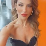 Ana Rita Clara Instagram - 𝙁𝙖𝙨𝙩. 𝙁𝙤𝙧𝙬𝙖𝙧𝙙 🎯 A caminho do fim de semana com a sensação de missão cumprida. Semana de trabalho e amanhã não podem perder mais uma entrevista intimista e que nos leva neste mês de Abril a reflectir sobre o lugar da liberdade de cada um. Em cima e fora do palco. Amanhã conversa boa com o @andrepatricio80 às 16h na @tvificcao 😍 E que bom que é sentir me em casa nestes corredores da @tvioficial e com a minha equipa. Bom fim de semana para todos. E sejam sempre apaixonados pelo que fazem. Eu sou❤️ • • #ARC #workandgoals #Tvhost #Senioradvisor #tvificção #ÀConversaCom #tvshow