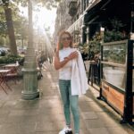 Ana Rita Clara Instagram - 𝙏𝙝𝙖𝙩 𝘽𝙧𝙪𝙨𝙨𝙚𝙡𝙨 𝙩𝙝𝙞𝙣𝙜… Bom regressar a Bruxelas e muito honrada pelo convite para ser uma das speakers no EACD Summit. Que bom também poder rever-te meu querido amigo de há tantos anos @ruiveras! Amizades de vida! E ja que o evento é só amanhã, fomos passear pela cidade! Quem por aí conhece Bruxelas? 😊 • • #ARC #Brussels #travel #speaker #internationalsummit #EACDSummit