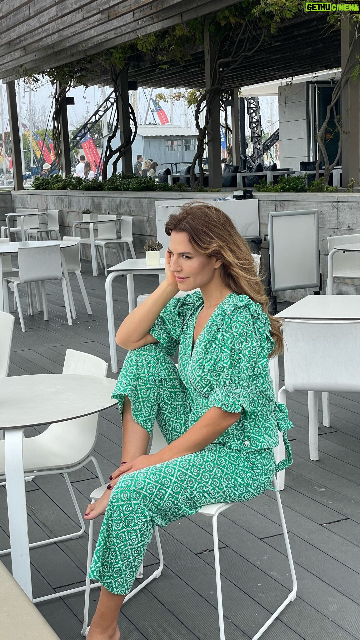 Ana Rita Clara Instagram - 𝙎𝙝𝙤𝙤𝙩𝙞𝙣𝙜 𝙙𝙖𝙮 Shooting tão especial e cheio de novidades e boa energia! Obrigada @magg.agency e toda a equipa pelo styling maravilhoso e toda a organização. A aposta digital será sempre na qualidade, proximidade, actualidade e organicidade. Conteúdos naturais, que sejam a “minha cara” e que partilhe convosco muito do que sou. Adoro estes momentos e sessões e também é bom para nunca existir rotina no meu dia-a-dia😊 Não vejo a hora de vos mostrar tudo!😘 Obrigada equipa @magg.agency @inesmargaridamartins @lecatts 💄 @jessicab.makeup 📸 &📹 @byritaalmeida • • #ARC #Shooting #Lifestyle #Natural #Difitalcontent #newproject
