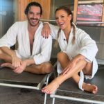 Ana Rita Clara Instagram - 𝙉𝙚𝙬 “𝙎𝙖í𝙙𝙤𝙨 𝙙𝙖 𝘾𝙖𝙞𝙭𝙖” 𝙣𝙖 @𝙩𝙫𝙞𝙛𝙞𝙘𝙘𝙖𝙤😊 Falta muito pouco para se poderem divertir com o programa “Saídos da Caixa”, tal como eu me diverti a gravá-los! Momentos fora da caixa, deste rostos que conhecem tão bem, mas que nunca viram desta forma!!😅😊 Muito obrigada @cifrao4real, @rod7soares e @patriciacandoso, três dos nossos muitos e fantásticos convidados!! Estreia já dia 15, às 21h na @tvificcao!! Um gosto poder criar assim e ter uma equipa fabulosa que me ajuda a fazer os sonhos ganharem vida!!!😊 Grata! E vocês? São “Saídos da Caixa”?😊 • • #ARC #saidosdacaixa #New #tvshow #Tvificcao #15junho2019