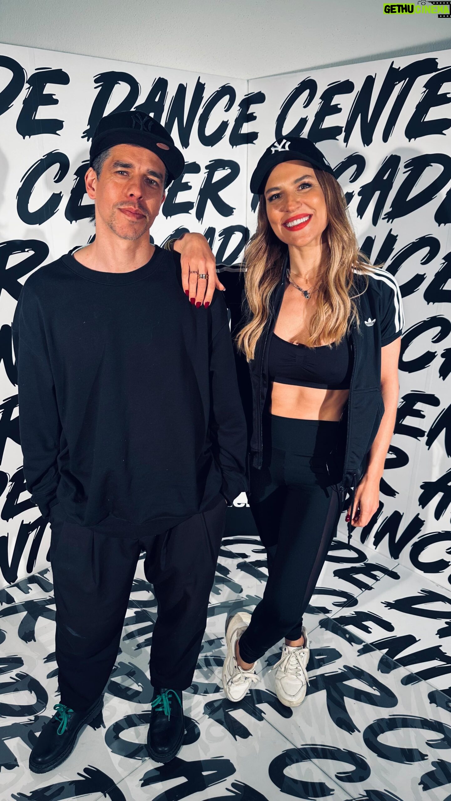 Ana Rita Clara Instagram - 𝙉𝙤 𝙘𝙤𝙣𝙛𝙤𝙧𝙩 𝙯𝙤𝙣𝙚𝙨 𝙖𝙡𝙡𝙤𝙬𝙚𝙙😊 Está a chegar um novo programa, original e a querer diferenciar-se à @tvificcao. Um formato que me deu um enorme prazer criar com a minha equipa da @tvificcao, em que desejamos que tudo seja um pouco diferente e mais arrojado, tal como queremos que este canal transmita e vos leve essa frescura😊. Será um programa descontraído, onde iremos além do que normalmente vemos na “caixinha”😊 e com os nossos convidados. E sobretudo iremos todos (eu incluída 😊) sair de zonas de conforto… Obrigada @cifrao4real vais ser um dos brilhantes e generosos convidados.🙌 Como adoro criar e ver os projectos a nascerem. E não vejo a hora de vos mostrar tudo… O que acham que vem aí?:) • • #ARC #newproject #tvshow #tvificcao