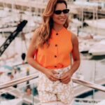 Ana Rita Clara Instagram - 𝙂𝙞𝙫𝙚 𝙢𝙚 𝙘𝙤𝙡𝙤𝙪𝙧𝙨 🍑 Sabiam que as cores têm imenso poder sobre o nosso humor? Hoje escolhi um cor de laranja bem intenso, que representa alegria, vitalidade e energia, que são características que me representam muito! Cor ideal para ir de viagem, uma visita rápida a uma cidade também cheia de cor! E vocês? Qual é a vossa cor preferida? 😘 Look @scotch_soda @magg.agency @inesmargaridamartins 📸 @byritaalmeida • • #ARC #Look #Fashion #colour