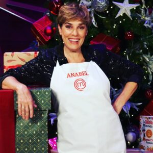 Anabel Alonso Instagram - Hoy es el diiiaaaaaaa!!!!!
A las 22h, una hora menos en Canarias, cuatro menos en Buenos Aires, seis menos en New York.
#MasterChefNavidad
@masterchef_es