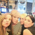 Anabel Alonso Instagram - Menudo ramillete!!!! @angelesmartin.oficial @laalcazar_ @itziar_miranda