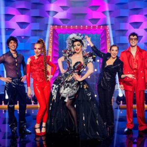 Anabel Alonso Instagram - No se puede estar mejor rodeada!!!
@atresplayer 
@analocking 
@javviercalvo 
@soyambrossi 
#DragRaceEs