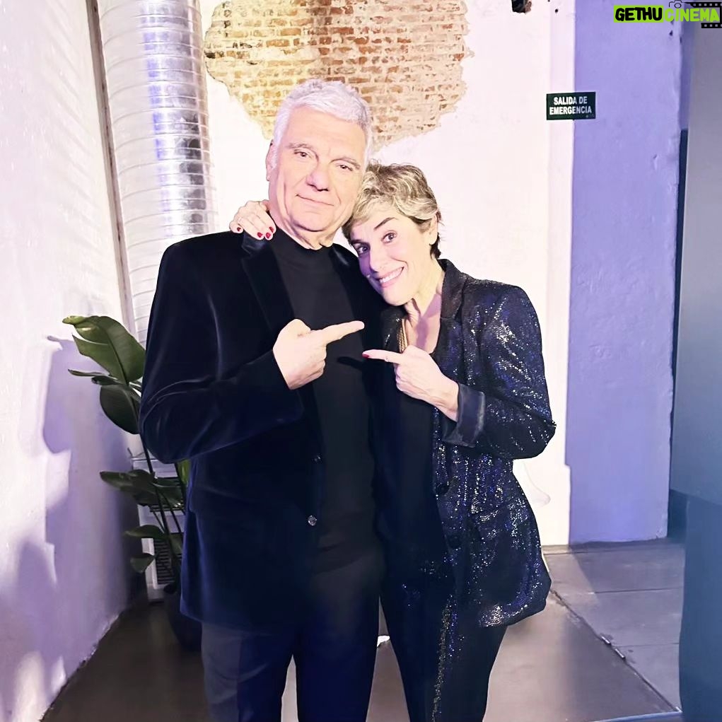 Anabel Alonso Instagram - Qué maravilla compartir escenario con un grande!!!!! Y por si fuera poco para una buenísima causa @fpdeseo @carlessanstricicle
