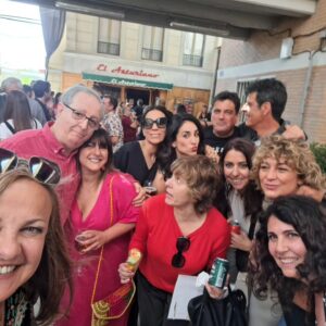 Anabel Alonso Instagram - Sorprendida con el nuevo romance!!!!💕💕
Lote is in the air😂😂
@angelesmartin.oficial 
@carmenruiz 
@pepa_rus 
@joseantoniosayagues @ari77tejedor 
@ainizearrieta
@andoniferrenooficial 
@itziar_miranda