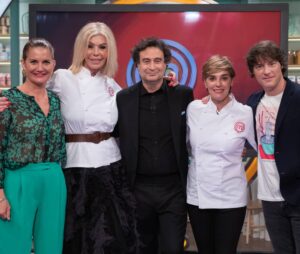 Anabel Alonso Instagram - ESTA NOCHE VUELVE LO PEOR DE CADA CASA!!!!
@masterchef_es 
@thedevilisawoman 
@mrey 
@rtve