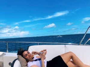 Anabelle Acosta Instagram - B.E.A.C.H.: Best Escape Anyone Can Have 💜