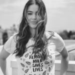 Anabelle Acosta Instagram - This is joy, a full heart & pure gratitude. That’s a wrap on our @peta campaign shoot! Thank you so much to your incredible team for making today happen & thank u to @epicveganla for blessing us with delicious mini pies. Today was very very special, for many many reasons. 🐇 #agifttoyounicole #peta