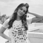 Anabelle Acosta Instagram - This is joy, a full heart & pure gratitude. That’s a wrap on our @peta campaign shoot! Thank you so much to your incredible team for making today happen & thank u to @epicveganla for blessing us with delicious mini pies. Today was very very special, for many many reasons. 🐇 #agifttoyounicole #peta