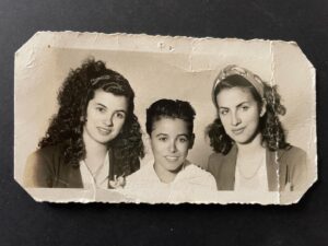 Anabelle Acosta Instagram - Today, first time I see a picture of my maternal grandmother & her siblings this young. She’s to the left. I’m in awe of how beautiful they all were. She raised me, I miss her. May they all rest in heavenly peace 🕊❤️ #grandmalove