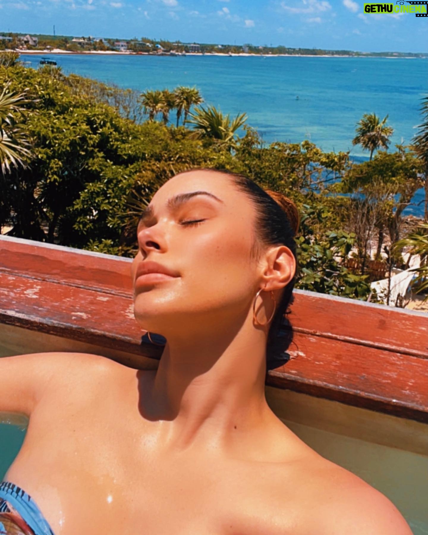 Anabelle Acosta - 3 Likes - My favorite hugs are from the sun.