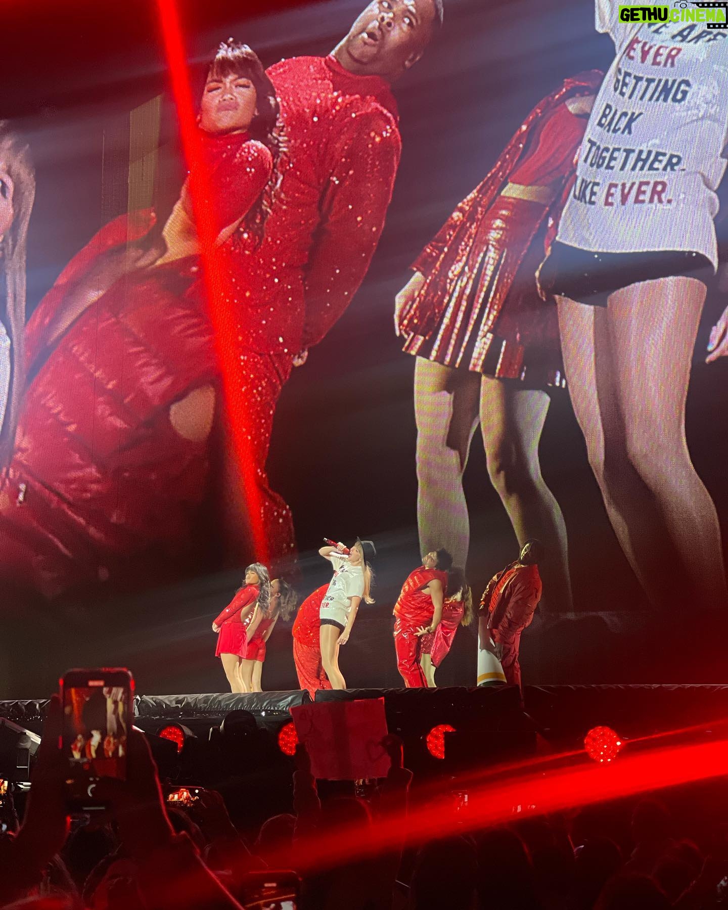 Anais Lee Instagram - you’ll find me on my tallest tiptoes @taylorswift
