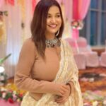 Anannya Biswas Instagram - এলোমেলো চুল আর…আমি 🙈 ~About yesterday🤎 . . #friendswedding #specialevents #mylook