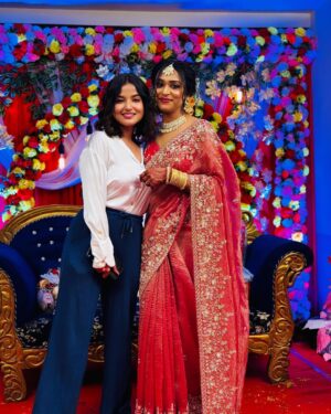 Anannya Biswas Instagram - Finally the tum tum happened, and they got hitched 😃 11.03.2024
Congratulations🥂🎊🍾 @dipika.ghosh.946 @suvendu5822 

PS: @mitalysingh .. one more wicket down but I’m still the constant player standing 😜