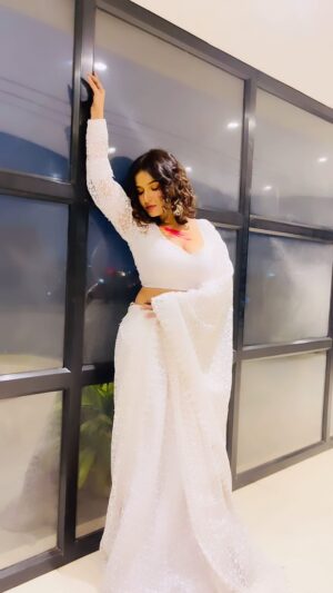 Anannya Biswas Instagram - 🤍 Happy Holi ❤️ 
~
~
👗💍: @sampurna_dey_100 
💄: @shahsumana 
🎥: @srishtisarkar_0 
~
~
#holi #2024 #anannyabiswas #reels #instagram