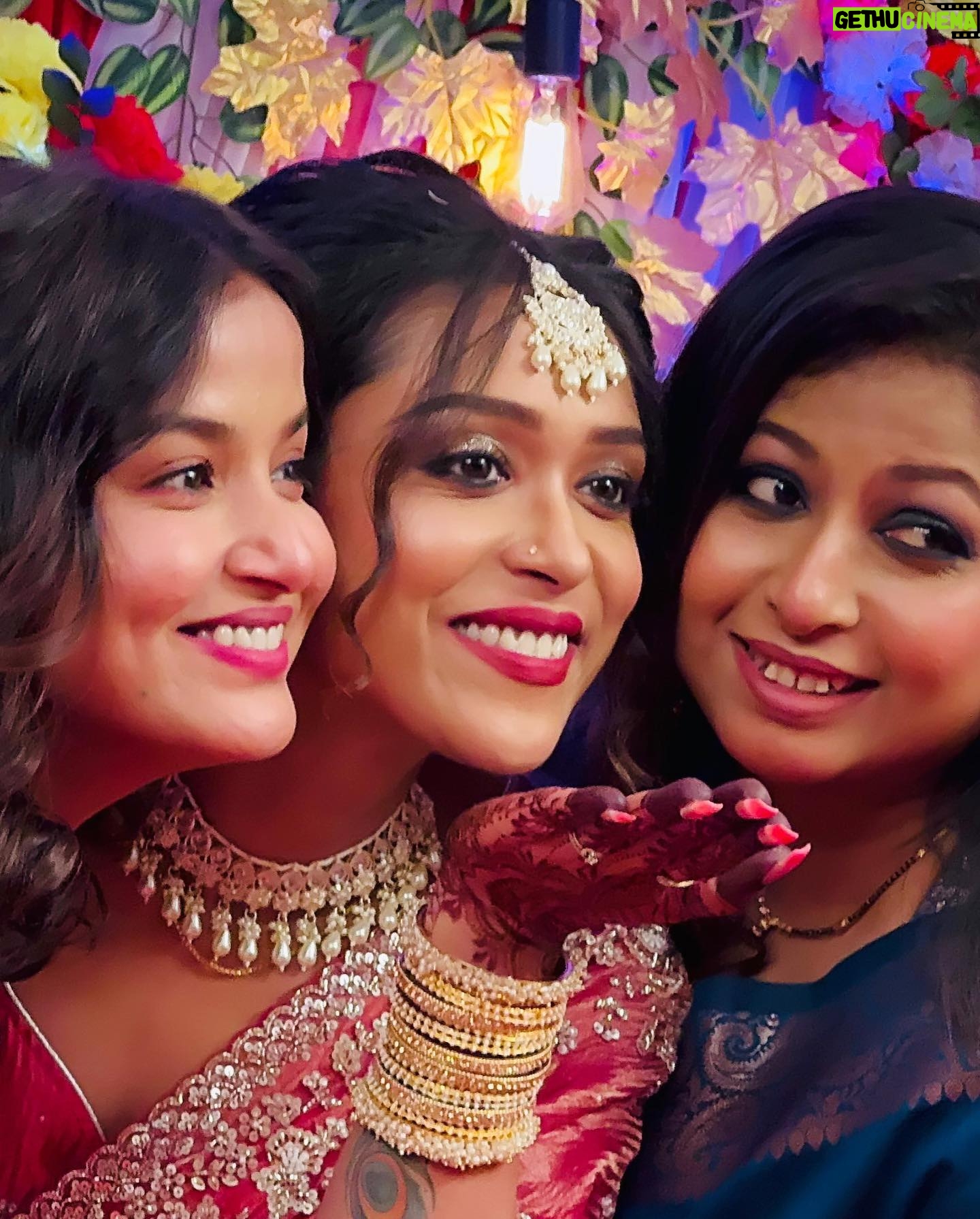 Anannya Biswas - 3 Likes - Finally the tum tum happened, and they got hitched 😃 11.03.2024
Congratulations🥂🎊🍾 @dipika.ghosh.946 @suvendu5822
PS: @mitalysingh .. one more wicket down but I’m still the constant player standing 😜