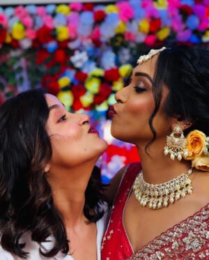 Anannya Biswas Instagram - Finally the tum tum happened, and they got hitched 😃 11.03.2024
Congratulations🥂🎊🍾 @dipika.ghosh.946 @suvendu5822 

PS: @mitalysingh .. one more wicket down but I’m still the constant player standing 😜