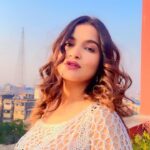 Anannya Biswas Instagram - Lemme teach you some beauty shots😉 Ps- song suggested by @nehaamandeep 😘 A very sexy suggestion by my #jogomaya 😝 #anannyabiswas #instagram #reels #trending