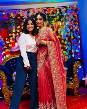 Anannya Biswas Instagram - Finally the tum tum happened, and they got hitched 😃 11.03.2024
Congratulations🥂🎊🍾 @dipika.ghosh.946 @suvendu5822 

PS: @mitalysingh .. one more wicket down but I’m still the constant player standing 😜