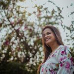 Anannya Biswas Instagram – Just smile! 
Life has no Script. Live it. 🥂

📸: @argha_giri 
🔗: @rudrakshprnads 
👚: @moodswings_styles 

#photooftheday #explorepage #instadaily #instagram #anannyabiswas
