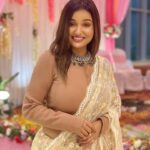 Anannya Biswas Instagram - এলোমেলো চুল আর…আমি 🙈 ~About yesterday🤎 . . #friendswedding #specialevents #mylook