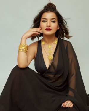 Anannya Biswas Instagram - HELLO @iamanannyabiswas 
MAKEOVER @makeupartist_riya9 
HAIRDO @prantikdev_hair 
WARDROBE & STYLING @style_by_prantik 
JEWELLERY @jewellerysquare_official 

#beauty #gorgeous #love #photography #portrait #canon