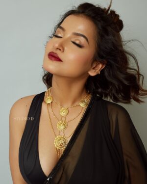 Anannya Biswas Instagram - HELLO @iamanannyabiswas 
MAKEOVER @makeupartist_riya9 
HAIRDO @prantikdev_hair 
WARDROBE & STYLING @style_by_prantik 
JEWELLERY @jewellerysquare_official 

#beauty #gorgeous #love #photography #portrait #canon