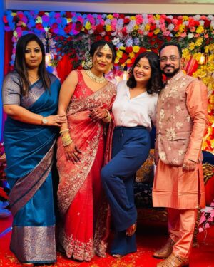 Anannya Biswas Instagram - Finally the tum tum happened, and they got hitched 😃 11.03.2024
Congratulations🥂🎊🍾 @dipika.ghosh.946 @suvendu5822 

PS: @mitalysingh .. one more wicket down but I’m still the constant player standing 😜