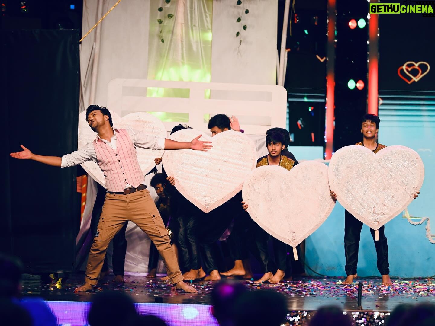 Ananya Dash Instagram - “I don’t know who you are, nor how I came to find you but may I just say… Hii Rapunzel!!!” @kabirprasadpradhanofficial Sir you have created it beautifully. DOD Grand Finale. #dod #zeesarthak #dance #performance #grandfinale