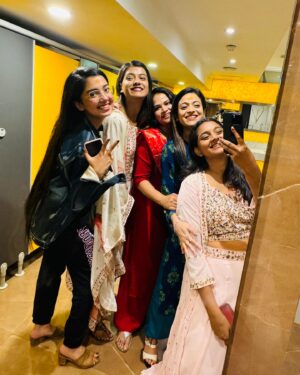 Ananya Dash Instagram - Just a bunch of boss babes.😉❤️

#girls #girlsgang #freindship #explorepage #odisha #photooftheday #instagood #instadaily