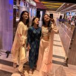 Ananya Dash Instagram - Just a bunch of boss babes.😉❤️ #girls #girlsgang #freindship #explorepage #odisha #photooftheday #instagood #instadaily