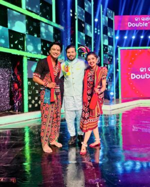 Ananya Dash Instagram - Ame Sambalpuria…
Partner @ananya_.dash & Choreographer @kabirprasadpradhanofficial, Chala Jima Mahua Pani pee kari asma!!!! 😬😬😬😬
#instagram #photo #zeesarthak #dod #dance #sambalpuria