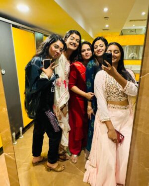 Ananya Dash Instagram - Just a bunch of boss babes.😉❤️

#girls #girlsgang #freindship #explorepage #odisha #photooftheday #instagood #instadaily