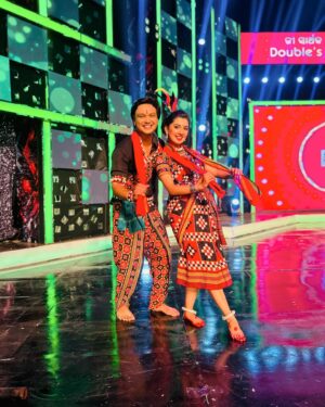 Ananya Dash Instagram - Ame Sambalpuria…
Partner @ananya_.dash & Choreographer @kabirprasadpradhanofficial, Chala Jima Mahua Pani pee kari asma!!!! 😬😬😬😬
#instagram #photo #zeesarthak #dod #dance #sambalpuria