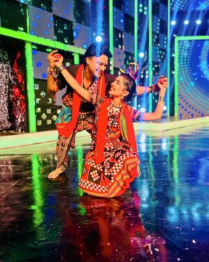 Ananya Dash Instagram - Ame Sambalpuria…
Partner @ananya_.dash & Choreographer @kabirprasadpradhanofficial, Chala Jima Mahua Pani pee kari asma!!!! 😬😬😬😬
#instagram #photo #zeesarthak #dod #dance #sambalpuria