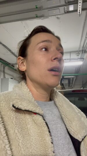 Anastasiia Korotka Instagram - Долго не хватало слов!
С трудом записала это видео!
Россия напала на Украину,поверить в это сложно ,но это происходит,происходит прям сейчас!