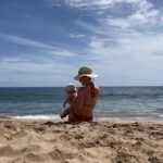 Anastasiia Korotka Instagram - Дуже хотіли поїхати до тата на Ксеніних канікулах,але виявилось,що нам поки що не можна виїзжати з Америки : з документами ціла історія.. і так мене накрило..накрила втома, яку я дуже ретельно запихую подалі (все-таки з двома дітьми і собакою далеко від дому складнувато )) і, з усих сил,намагаюся бути на позитиві.накрила тоска,накрило безсилля! На що мені Андрюша каже: «лягай спати, відпочинь» а на ранок вже були у нас квитки на море ,і бронь на готель)) Я вже і забула , як це воно збирати валізи на відпочинок. Ксеня ледь дірку не пробила в стелі від радощів))) Шо можу сказати.. дівчата,бажаю вам всім свого власного Бєднякова) І перемоги скоріше . Щоб ми всі повернулися до своїх Бєднякових @biedniakov ❤️