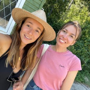 Anastasiia Korotka Instagram - А знаете Что  я сделаю,
когда это все закончится?

Я нажарю Ксене 
своих горелых сырников на своей кухне!
На своей ,вечно подгорающей сковородке,и это будут самые вкусные сырники в нашей жизни!

А потом я разрешу Буфе насцать на ковёр и с огромным удовольствием буду тащить его в химчистку!
А потом я пожарю самые сухие и не вкусные котлеты, на которые я только способна, и Андрюша будет три раза просить добавки!

А потом я позову друзей и мы сделаем самые ,как всегда ,не удачные фото!
И не будем их удалять, а сразу выставим и будем смеяться ! 
Мы будем много смеяться !!

Я больше не буду жаловаться на погоду,сухость волос,и лишние кг!
Мне теперь нравится слякоть и пекло и затянутая зима,и Новый год без снега.
Мне теперь даже нравится карантин,и маски ,мне теперь нравится вся моя жизнь ,и все люди которые в ней есть!