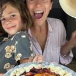 Anastasiia Korotka Instagram - Вирішила що цей рецепт /шедевр повинен Застрибнула на хвилю зловила ресурс і в потоці запекла пиріг на пательні)))
