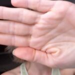 Anastasiia Korotka Instagram - В кращих традиціях шок контенту) Нарешті ми з Ксенею хоть трошки будемо схожі) Я прям дуже задоволена ,вже три роки хотіла таку коротку записку ,от думаю як тепер захотіти відрощувати волосся ?)) Зачистка by @juli_bezya