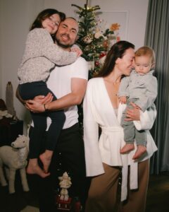 Anastasiia Korotka Instagram - От щоб в такому складі весь 2024 і пройшов ,того ж самого бажаю кожній родині! Photo by @marta_adamchuk Чекала майже рік щоб Мартуся нас сфотографувала всіх разом❤️