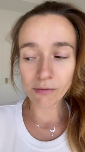 Anastasiia Korotka Instagram - Напевно у Остапа гарний слух ,Ксеня тільки в три рочки попросила мене не співати більше їй колискову))))Каже : « мам ти мене будешь коли співаєш»))))