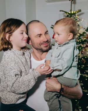 Anastasiia Korotka Instagram - От щоб в такому складі весь 2024 і пройшов ,того ж самого бажаю кожній родині!

Photo by @marta_adamchuk 
Чекала майже рік щоб Мартуся нас сфотографувала всіх разом❤️